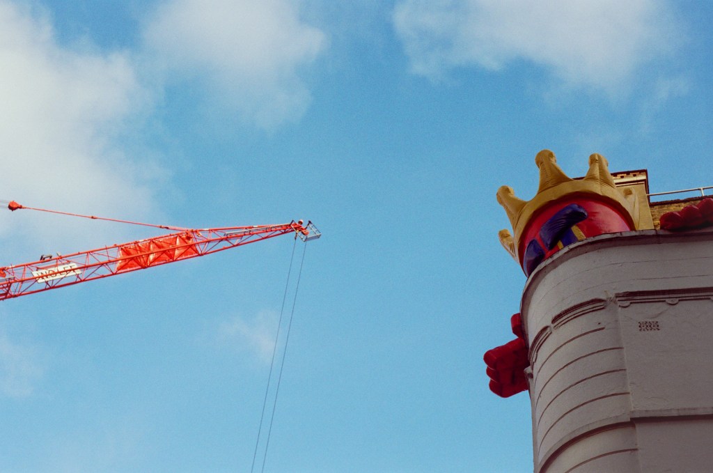 The Crown and the Crane: How a London Kebab Shop Became a Landmark of Modern Marketing 👑&nbsp;🏗️
